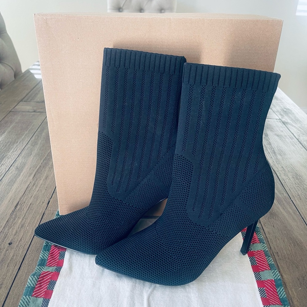NIB Steve Madden Discreet Stiletto Heeled Sock Boots In Black